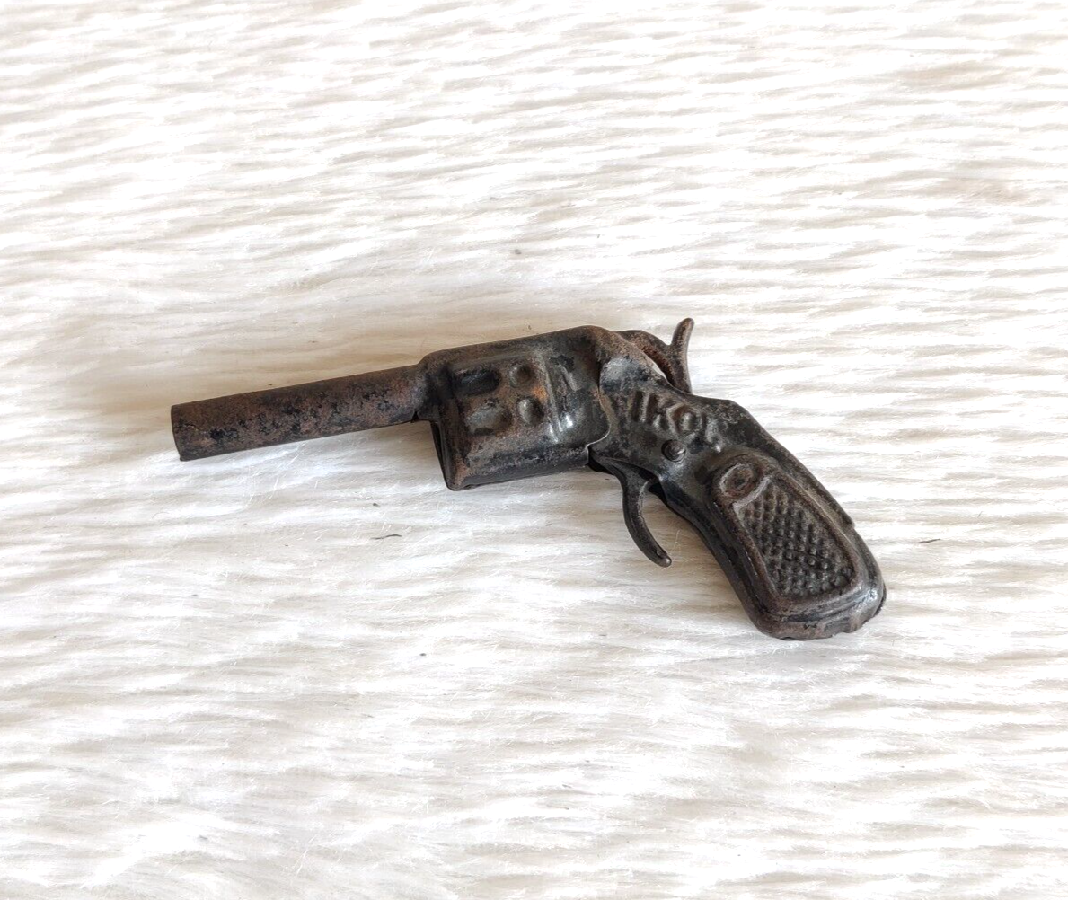 ANCIEN PISTOLET A bouchon CV Number 2 jouet Fonte vintage EUR 54,90