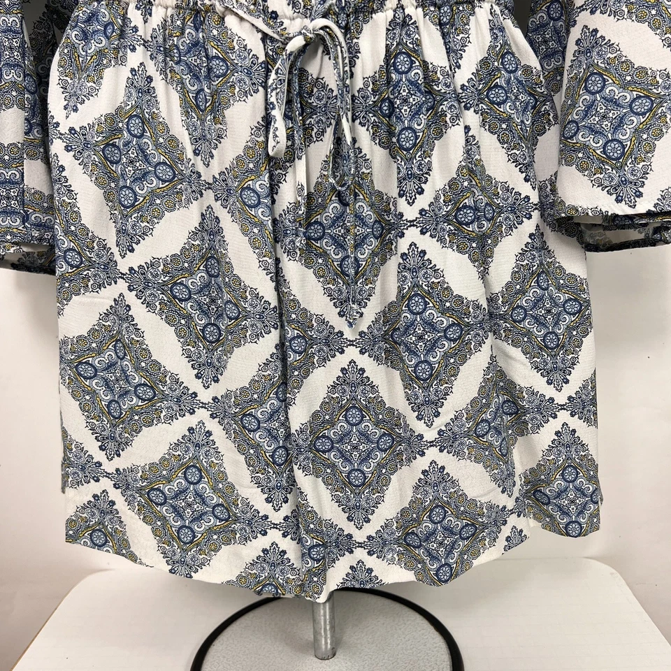 Mameluco Fifteen Twenty para mujer manga larga mediana cuello en V con pantalones cortos ligeros Foto 4 de 4