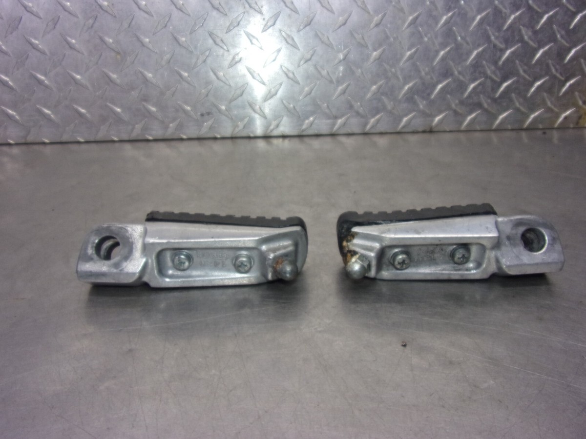 912 B KAWASAKI NINJA ZX600 ZZR 2006 OEM FRONT FOOT PEGS LEFT RIGHT