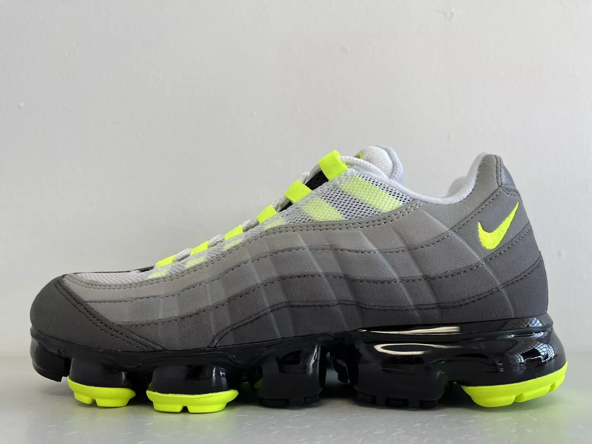 Nike Air Vapormax 95 Black Volt Medium Ash AJ7292 001 Men s Size 8 B Grade
