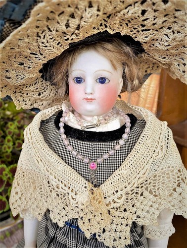 poupée parisienne ancienne antique fashion doll bijou chaîne no bru no