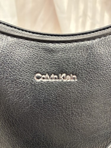 CALVIN KLEIN Nova Chain faux-leather Chain Shoulder Hobo Bag Black & White - Picture 4 of 13
