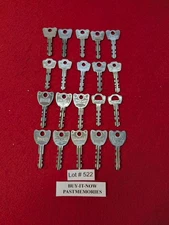 LOT OF 20 "MASTER" PADLOCK KEYS, MILWAUKEE WIS. OLD VINTAGE ANTIQUE LOT #522
