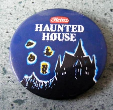 VINTAGE HEINZ HAUNTED HOUSE METAL PIN BADGE 5.5 CM DIAMETER