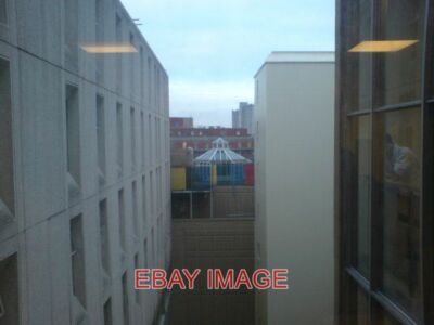 FOTO LEICESTER ROYAL INFIRMARY DÄCHER MIT BLICK AUS EINEM FENSTER ACRO