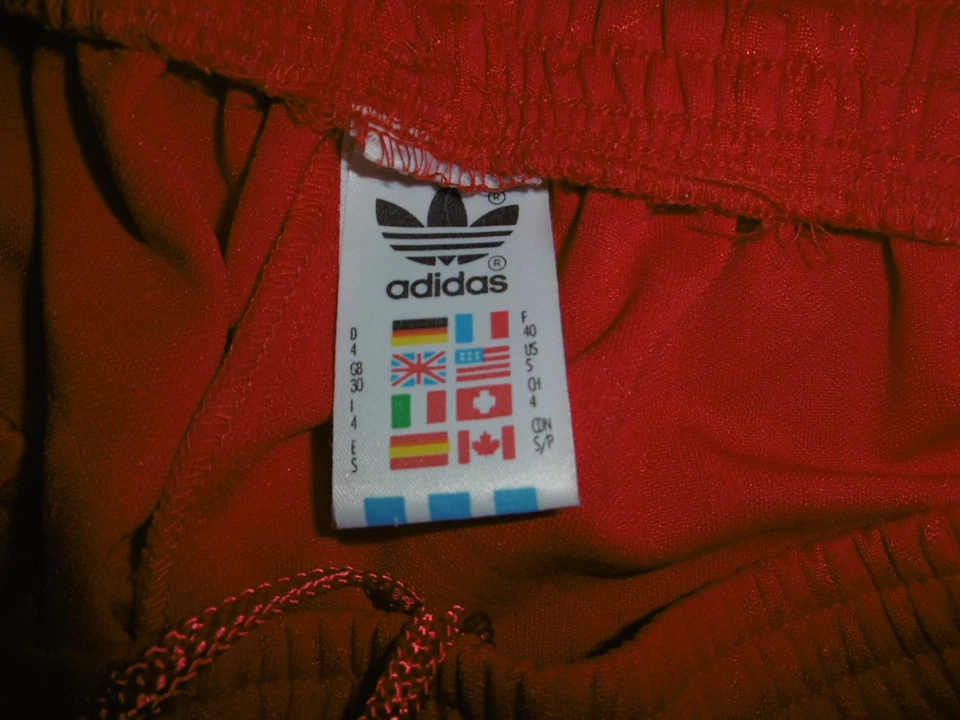 BEAU SHORT ADIDAS ROUGE TAILLE 40 EN TRES BON ETAT - Photo 3/3