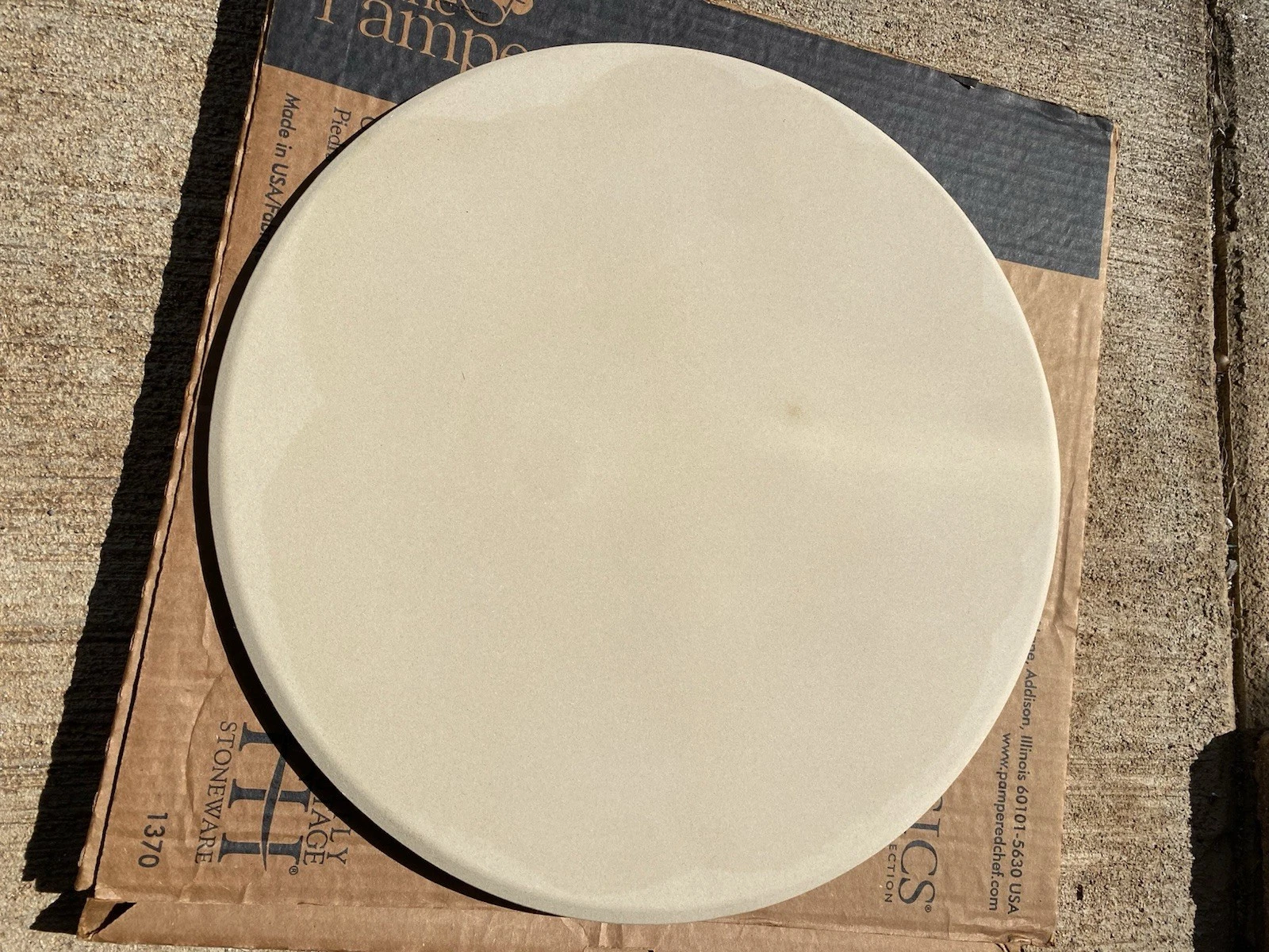 Pampered Chef Family Heritage Stoneware 15" Diameter Pizza Round Baking Stone
Opens in a new window