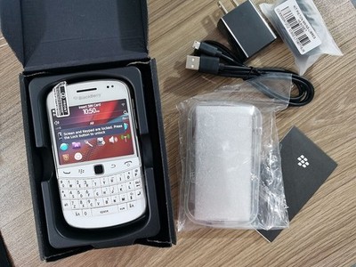 BLACKBERRY 9900 BOLD - 8 GB - Black / White 3G (Unlocked) Free Shipping
