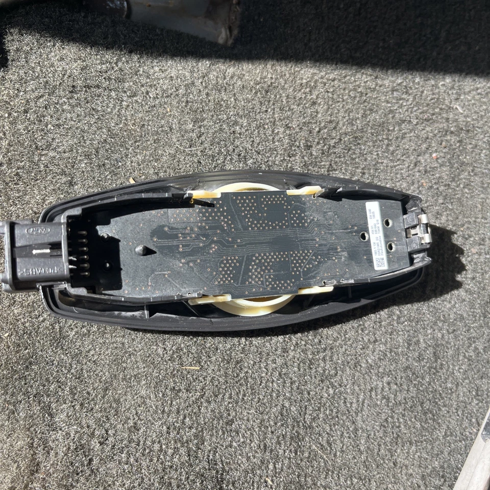 Conjunto de luz de techo trasera Ford Explorer BB53-13776-AE 2011-2019 Foto 2 de 4