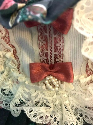 Robe dentelle brodé baptême vintage bébé poupée