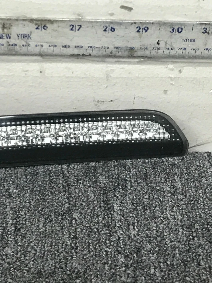 2011 LAND ROVER RANGE ROVER SPORT BRAKE LIGHT FACTORY OEM - Image 3 of 4