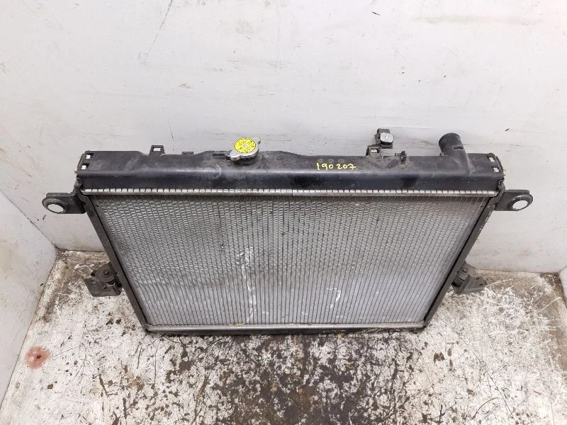 Radiador compatible con 98-02 LEXUS LX470 Foto 3 de 4