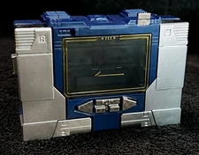 SOUNDWAVE • G1 REISSUE RETRO TRANSFORMERS