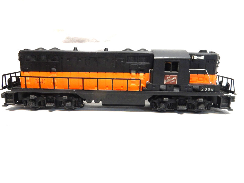 POSTWAR LIONEL 2338 MILWAUKEE ROAD GP7 DIESEL , C-7 EX+ - C-8 LN, RUNS GREAT