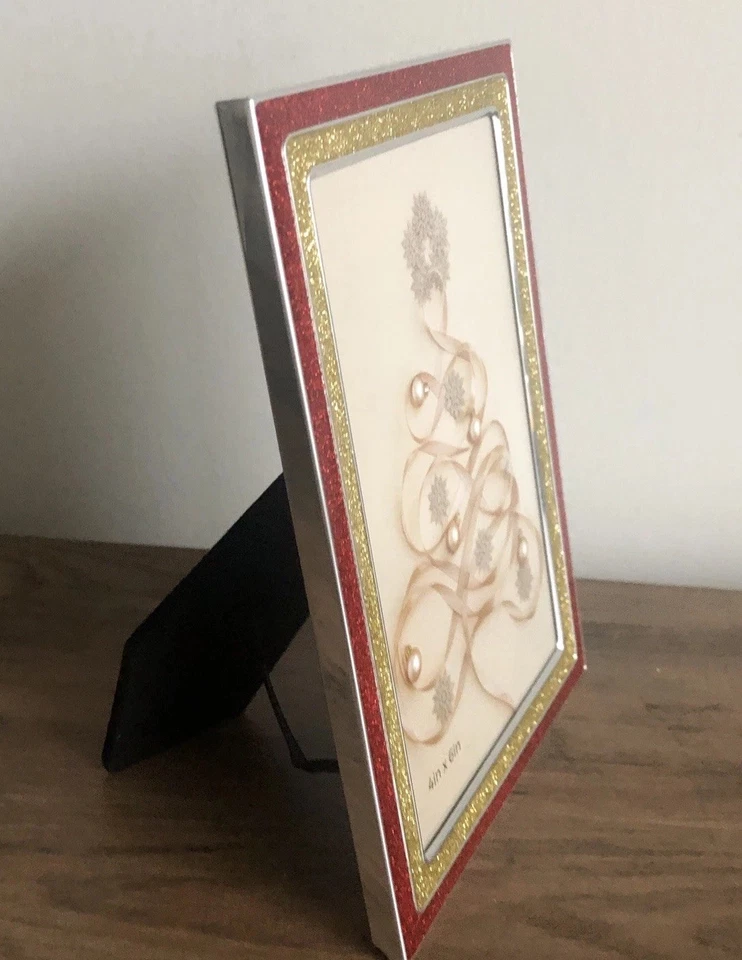 Precioso marco de fotos de metal dorado/rojo/plateado ornamentado de 5" X 7" se adapta a imagen de 4" X 5" Foto 3 de 4