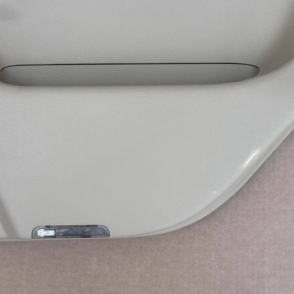 Painel interno da porta traseira Nissan Armada platina passageiro bege 2010-2014 fabricante de equipamento original - Imagem 3 de 4