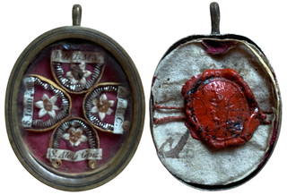 Blessed Virgin Mary Reliquary ex Garments 3 other relics