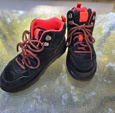 UGG YOUTH HIGHLAND HI HERITAGE- 1134550K BLACK - Size 1 GUC