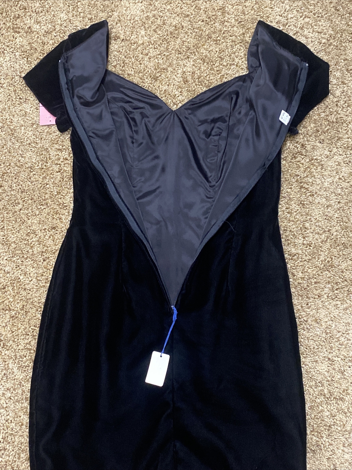 Vintage Black Velvet Dress Sweetheart Neck-Short Sleeve Shoulder pad Size 10-New image 9