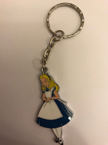 ❤️ LINDO PERSONAJE DE ALICE EN EL PAÍS DE LAS MARAVILLAS Llavero Esmaltado Bolso de regalo - Imagen 2 de 3