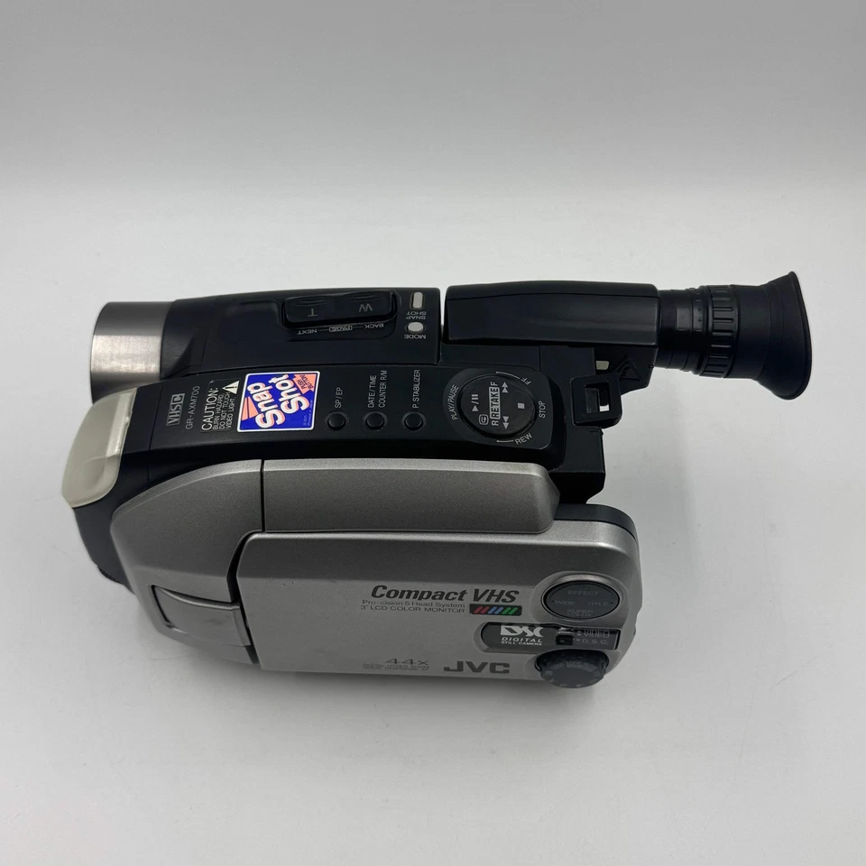 JVC Compact VHS 4K Video Camcorder GR-AXM700U - Image 2 of 4