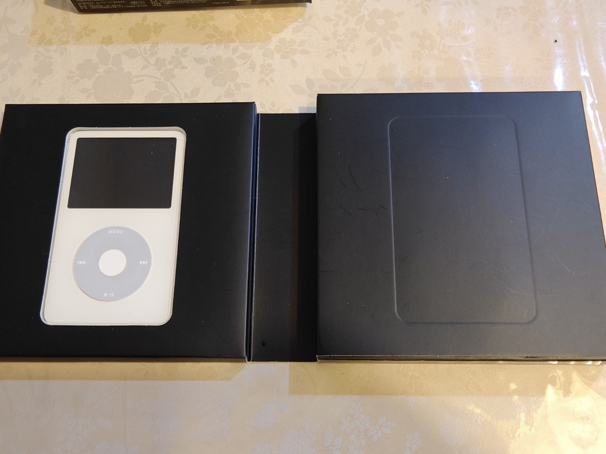 Apple iPod Classic 5th Gen A1136 White 2.5