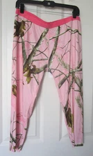 Realtree Women's Pink Camo Cut Off Capri Performance Leggings XL