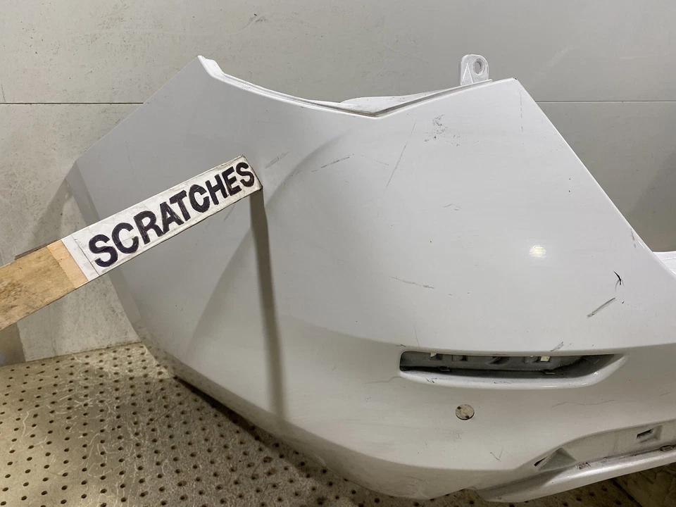 Cubierta de parachoques trasero Nissan Sentra S/SV 2020 2021 OEM blanco 85022 6LB0H Foto 2 de 4