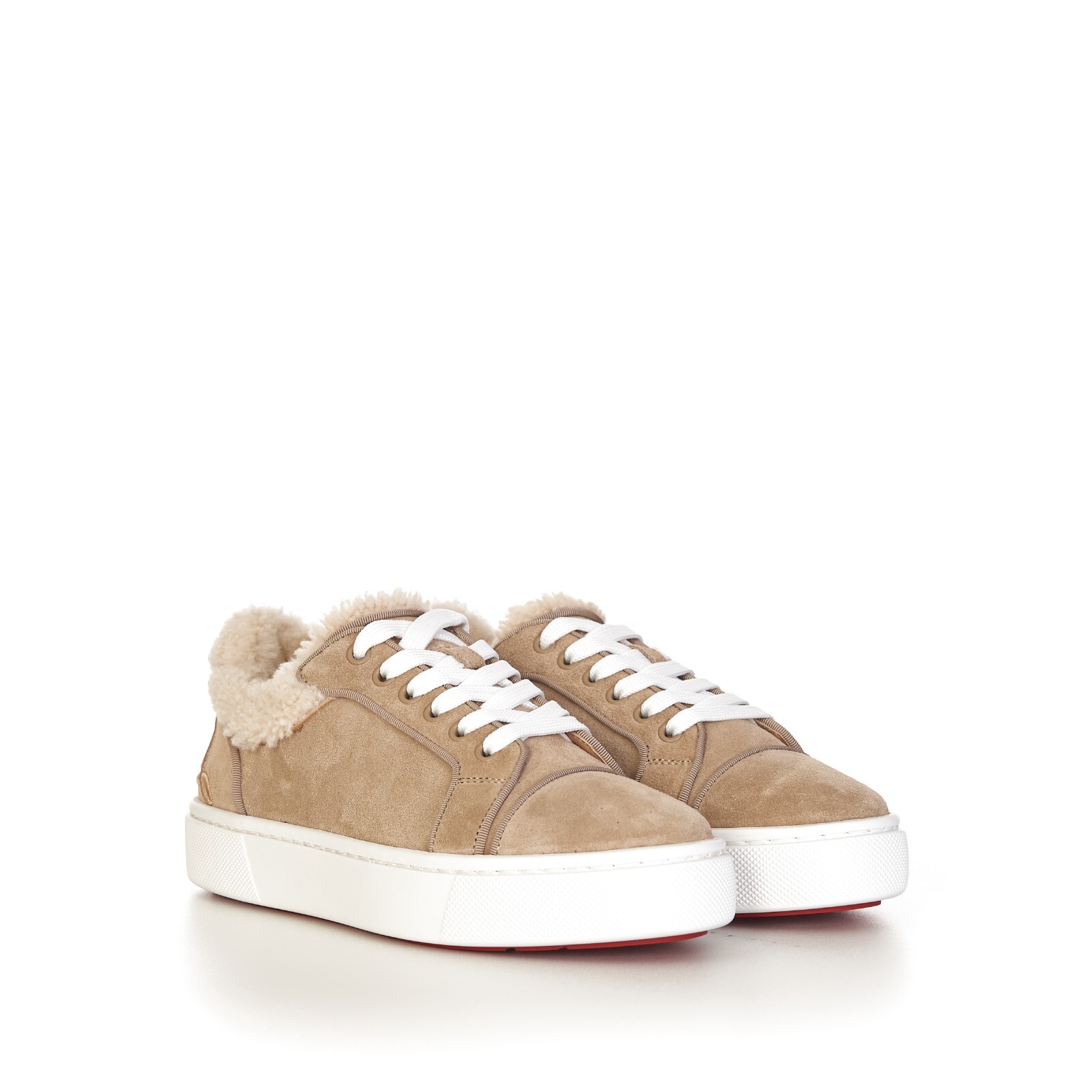 Кроссовки CHRISTIAN LOUBOUTIN 945 из бежевой замши и овчины Vieirissima с низким берцем 78890₽