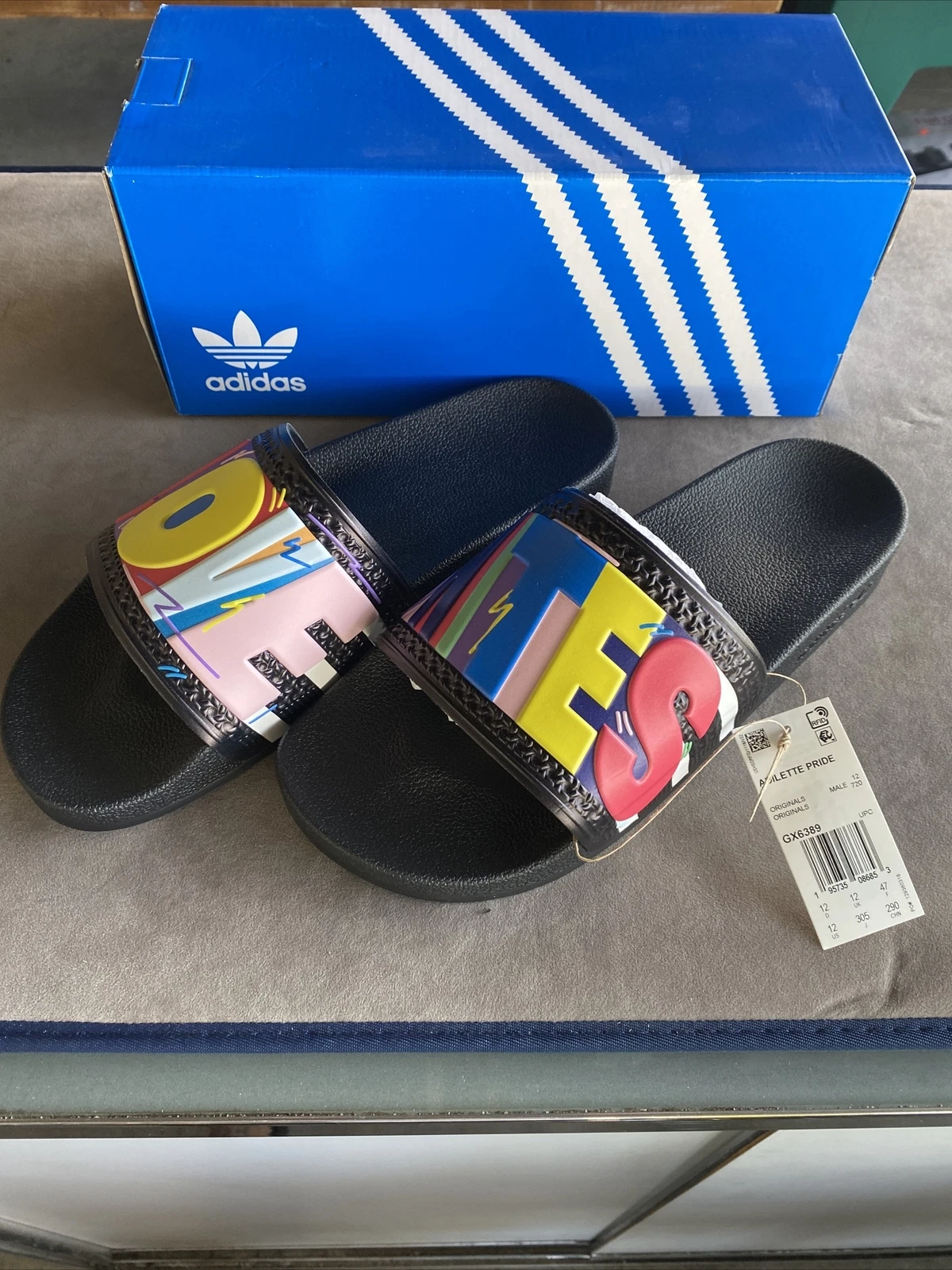 Sandalo Adidas Originals uomo Adilette slide nero bianco multi (Pride) taglia 12