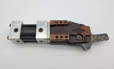 Destaco 865B Pneumatic Power Clamp w/ Vertical Clamp Arm