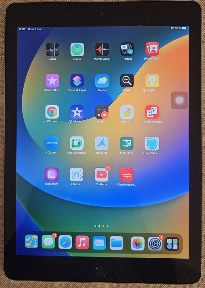 Apple iPad 5a Generazione, 9.7" 32GB Wi-Fi Tablet - Nero - Argento - Immagine 4 di 4