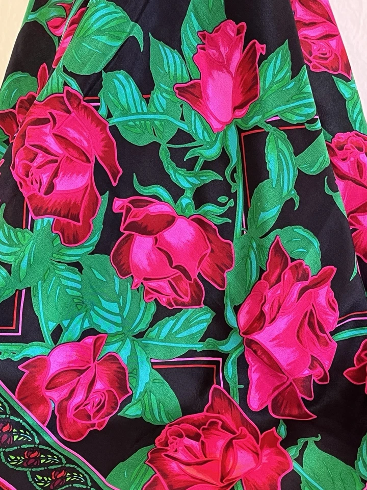 Bufanda floral de seda vintage de Liz Claiborne con rosas rosas rosas brillantes Foto 2 de 4