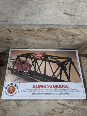Bachmann - HO 46-1221 Blinking Light Truss Bridge - Elevtd. w/ 12 Trestles - NOS