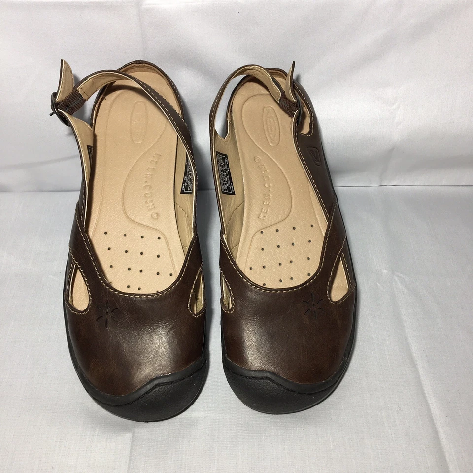 Zuecos con cordones Keen Cush para mujer talla 7M cuero marrón hebilla-correa sin cordones planos Foto 2 de 4