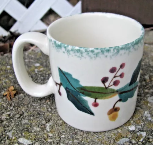 HARTSTONE POTTERY SMALLER COFFEE MUG STONEWARE Holiday holly acorns berries