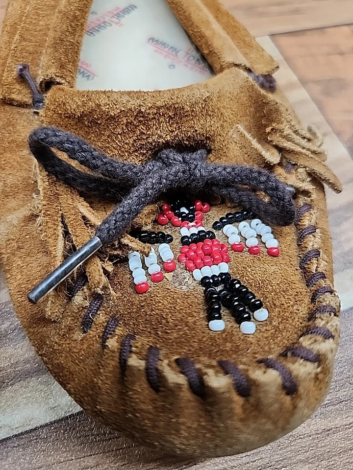 Mocasín vintage con cuentas Minnetonka para mujer 7 flecos de gamuza marrón nativo americano Foto 3 de 4