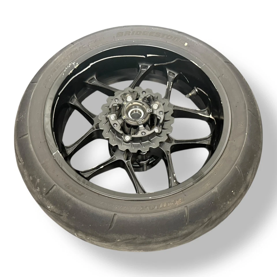 Llanta trasera Yamaha YZF-R1 YZF-R1M 2015-2019 OEM 2CR-25338-00 17M/CXMT6.0 Foto 2 de 4
