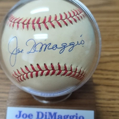 Joe DiMaggio MLB Baseball Autographed New York Yankees  Display Case