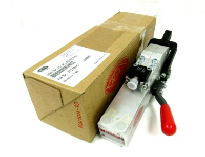 NEW DESTACO 82L4G-203B7H0 POWER CLAMP 82L4G203B7H0