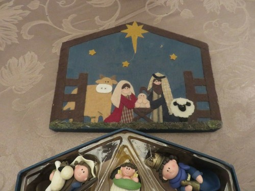 Handmade Kresh Manger Nativity - Picture 2 of 7