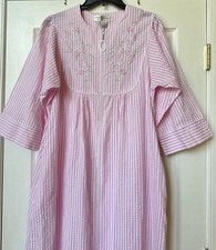 Miss Elaine Nightgown L Pink Seersucker Embroidered Floral 3/4 Sleeve Full Zip