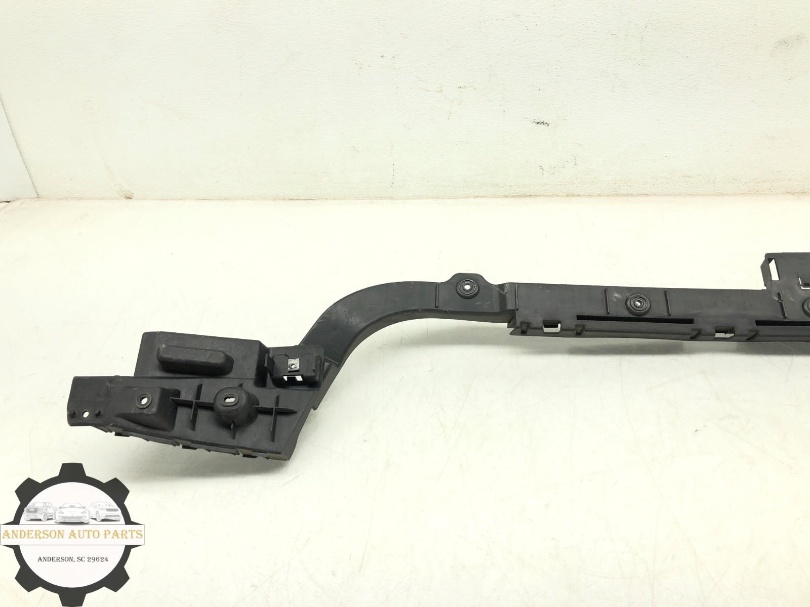 2014-2020 MASERATI QUATTROPORTE REAR BUMPER CENTER SUPPORT GUIDE BRACKET OEM