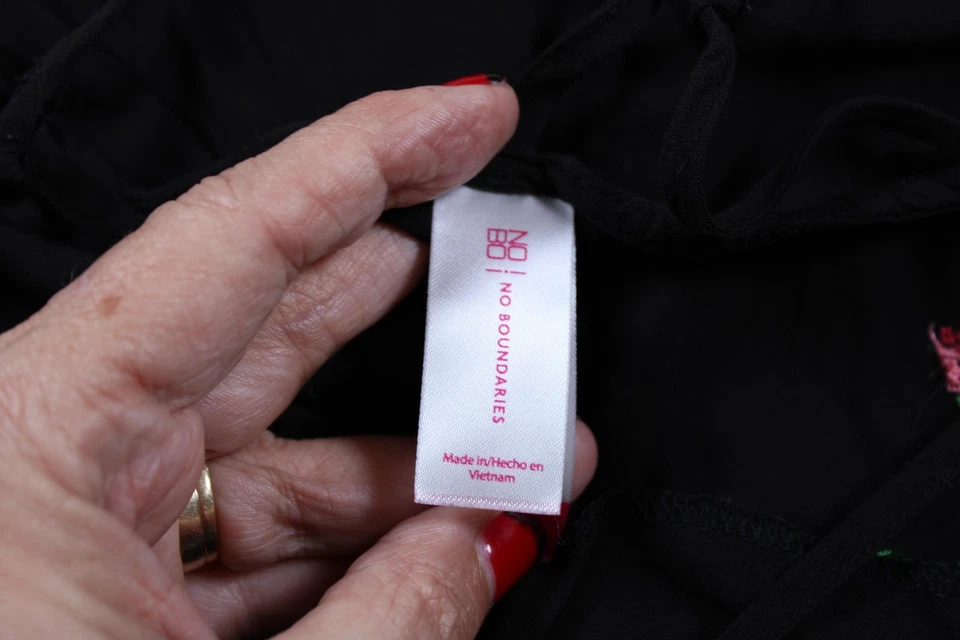 No Boundaries Cami Top 女式大号黑色玫瑰刺绣意大利面肩带波西米亚 — 第 4/4 张图片