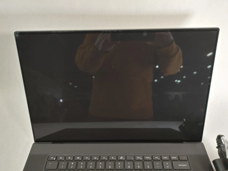 Dell Precision 5760 Core i7-11850H 2.50 GHz 32 GB 2 TB NVMe Windows 11 Pro - Image 4 of 4