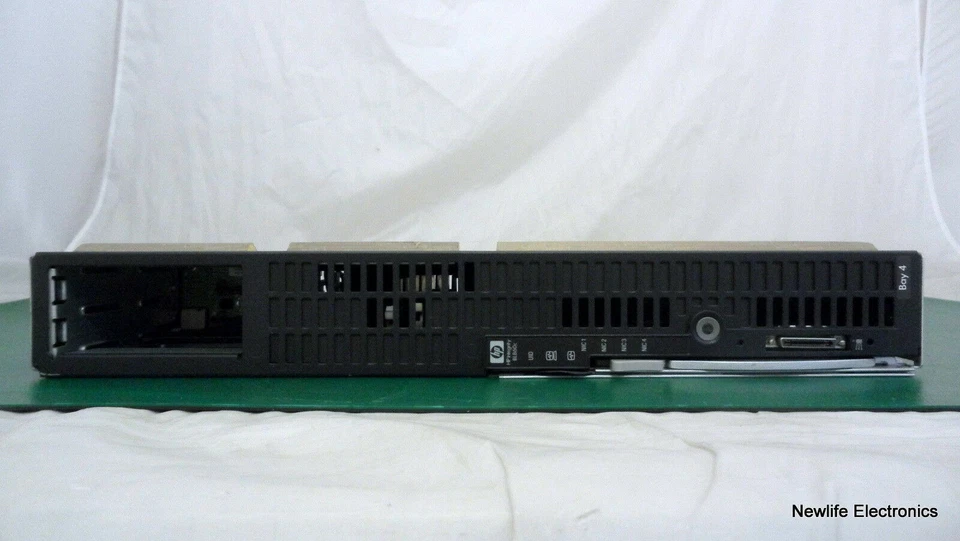 HP AD323A #006 Integrity BL860c Server (2 x 1.66GHz CPU's; No RAM/Drives) - Image 3 of 4