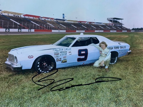 Bill Elliott autographed 8 x 10 photograph. Picture from 1976. - Picture 3 of 5
