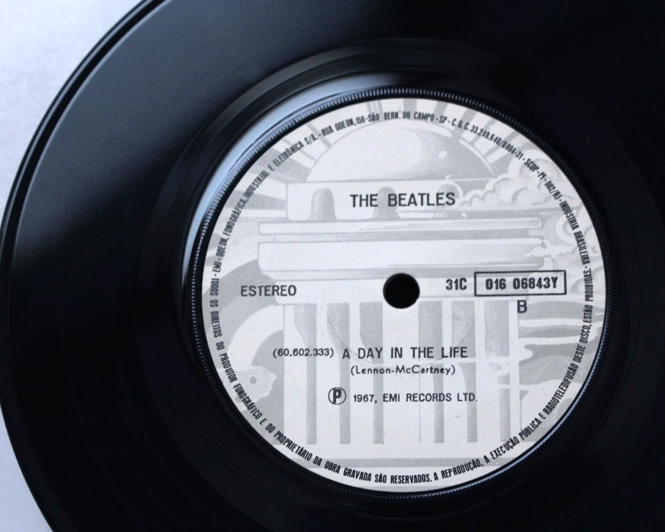 VINTAGE EMI WHITE LABEL THE BEATLES SGT PEPPERS 7" VINYL 45 EX NM BRAZIL RARE - Image 4 of 4