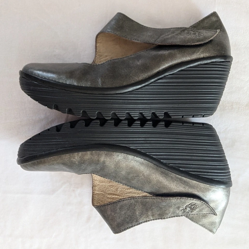 Zapatos de cuña FLY LONDON Mary Jane para mujer talla 38 cuero peltre metálico cómodos Foto 3 de 4