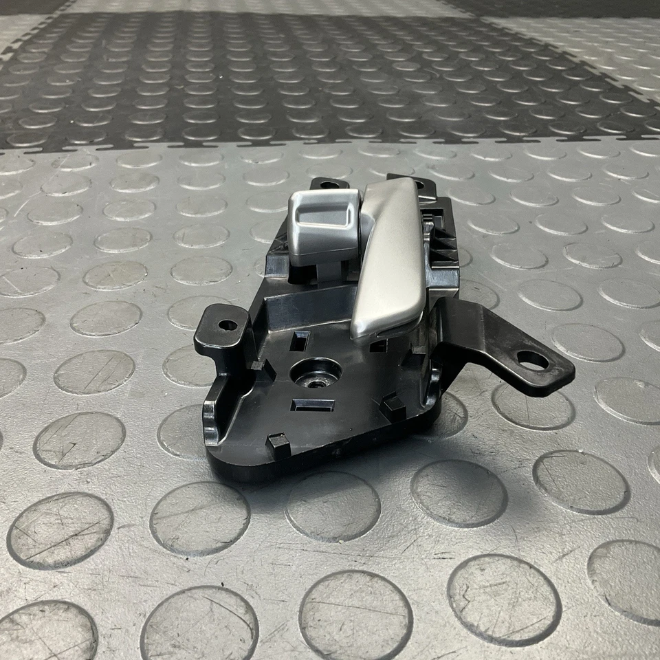 Manija interior de la puerta del lado derecho del pasajero Hyundai Sonata 2015-2017 OEM Foto 4 de 4